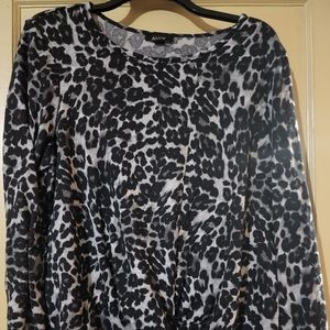 Women's top. Excellent condition. Sz L